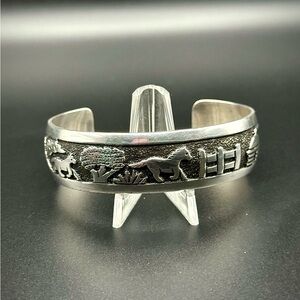 Vintage TOMMY SINGER Navajo Sterling Silver horse Storyteller Bracelet T.singer